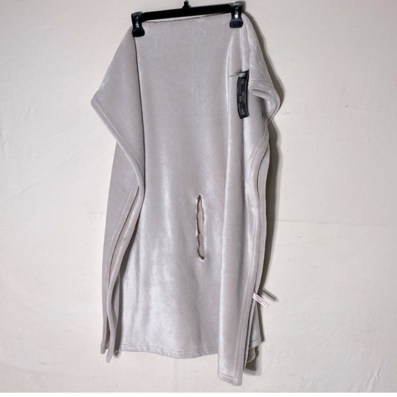 5/$25 La Vie En Rose Super Light Pink Faux Sherpa Cape Scarf Wrap - Picture 16 of 16